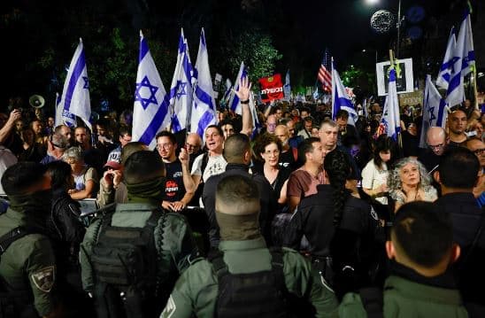Protestohet jashtë shtëpisë së Netanyahut