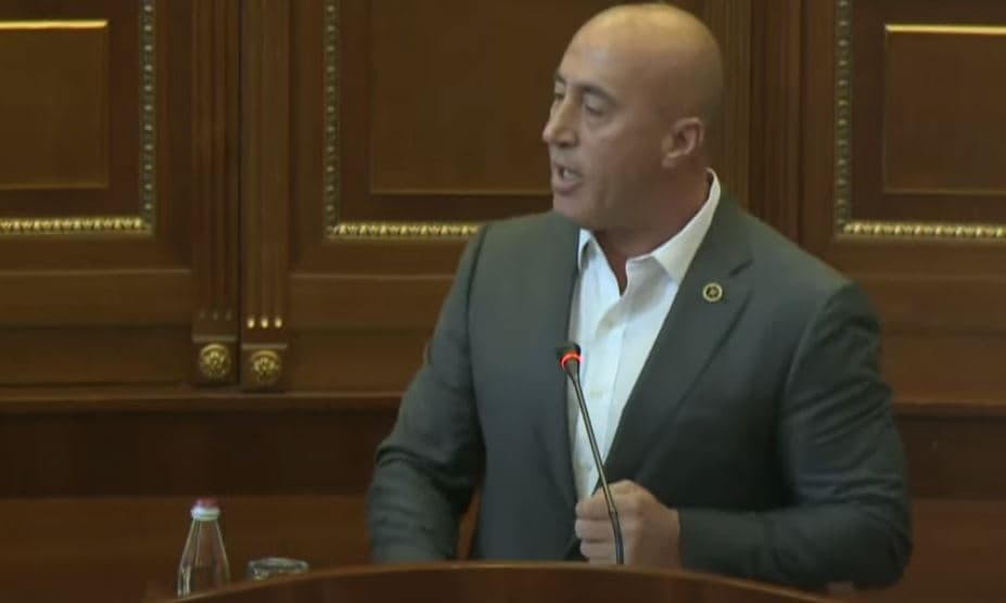 Haradinaj kërkon dyfishim të pagave për ushtarët dhe policët