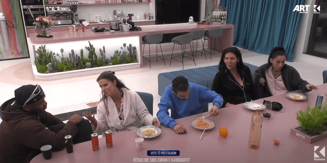 Santiana çuditet me Domenikun, ai nuk i’a gabon asnjë shkronjë të emrit (VIDEO)