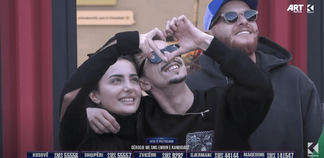 "Me kryetarin", dronit të Ganisë i gëzohet edhe Alba (VIDEO)