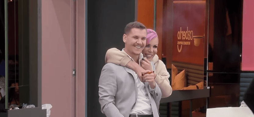 Edona përqafon Adrin dhe i thotë se është seksi (VIDEO)