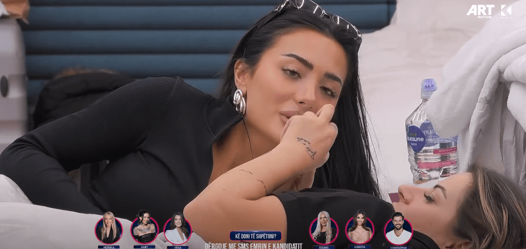 Kaderi, temë e diskutimit me zë të ulët në mes të Albës dhe Santianës (VIDEO)