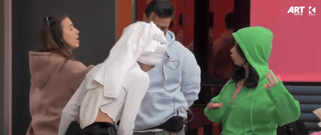 “Ti po shpikë”, përplasje mes Shqipes dhe Lindës (VIDEO)
