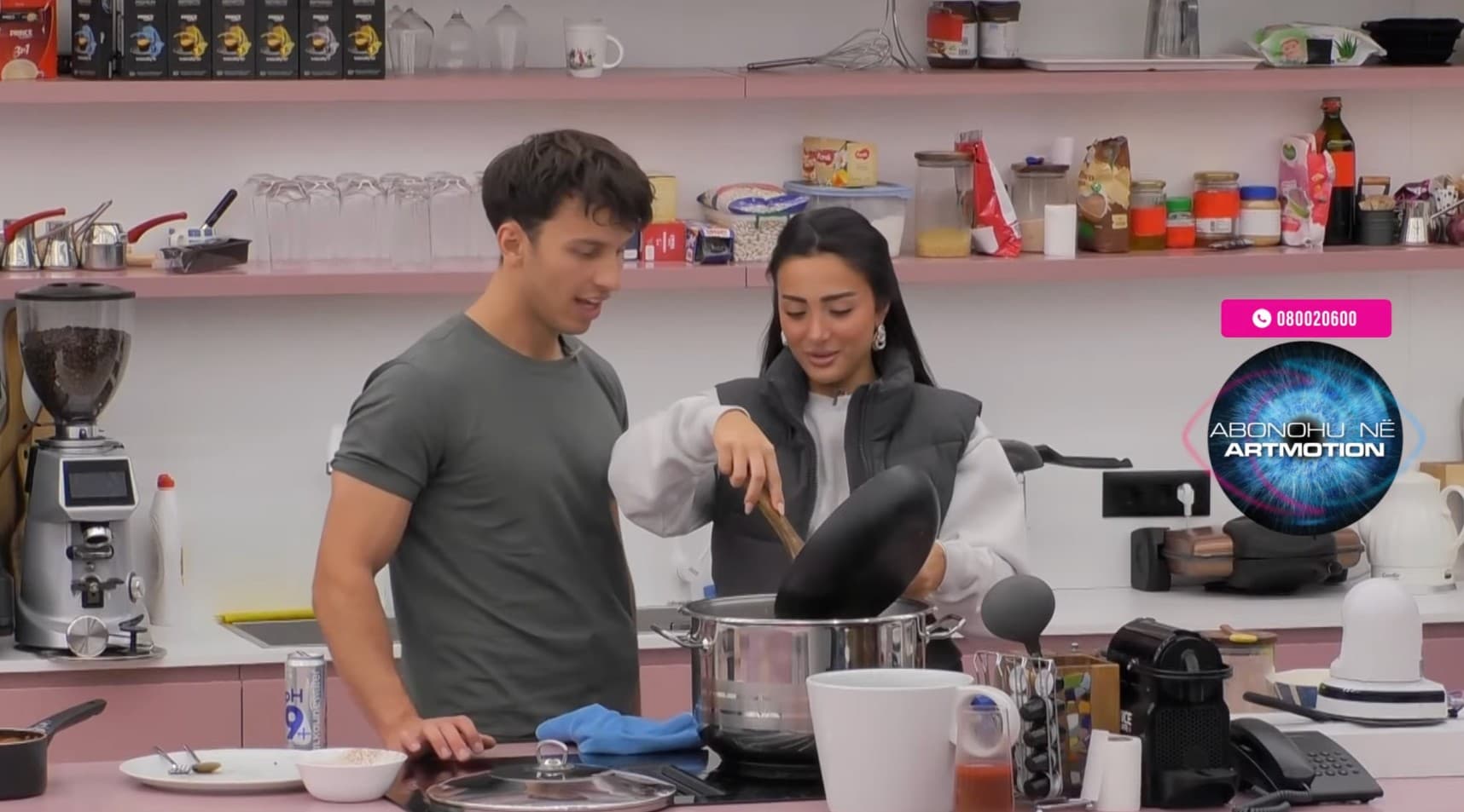 "Bëma pak qejfin mua", Blerando me kërkesë për Albën (VIDEO)