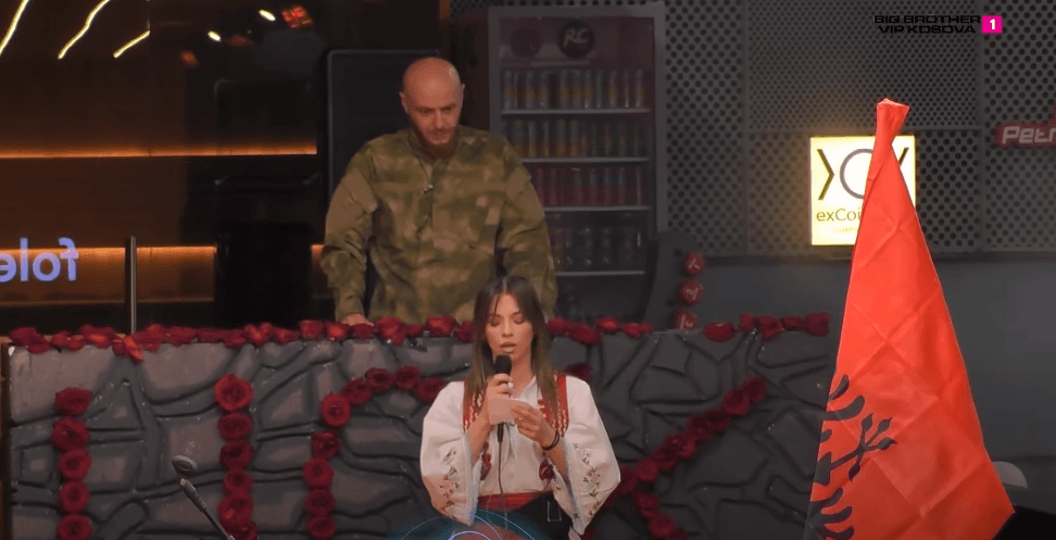 Shqipja dhe Besi emocionojnë banorët teksa prezantojnë poezinë "Nuk jemi vetëm" (VIDEO)