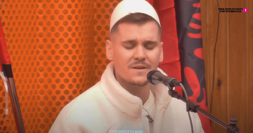 Adri uron shqiptarët për 28 Nëntor me këngën "Hajredin Pasha" (VIDEO)