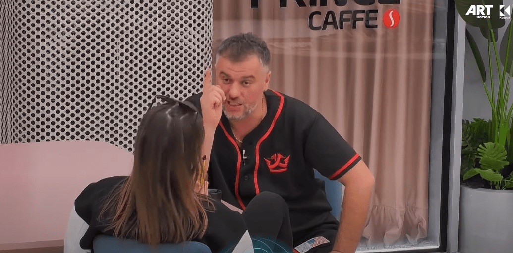 Shqipja: Blero më ka thënë "do më nxjerrë jashtë" - Buci e mohon, shton edhe fjalën "zhag" në fjali (VIDEO)