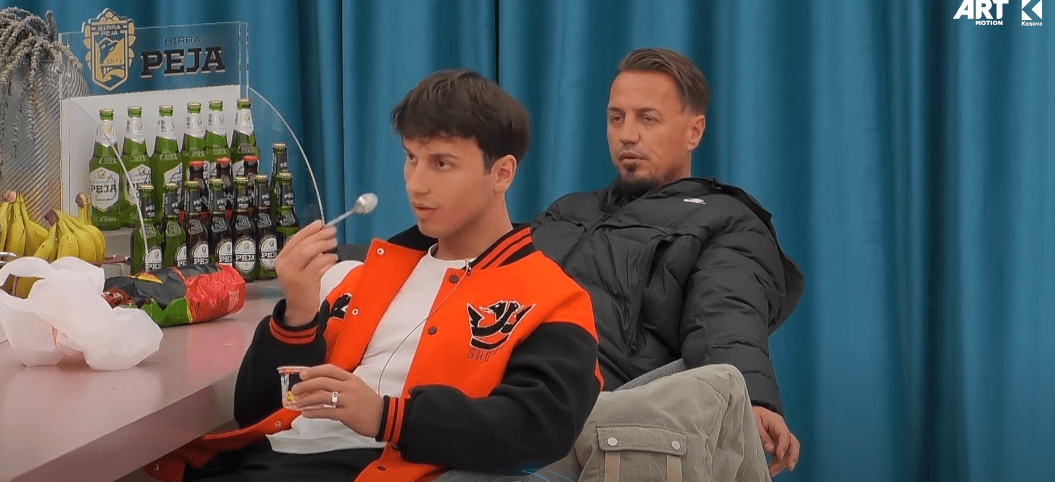 Blerando drejtuar Lumbardhit: Me ato të dyja nuk të eci, e tash me Shqipen a? (VIDEO)