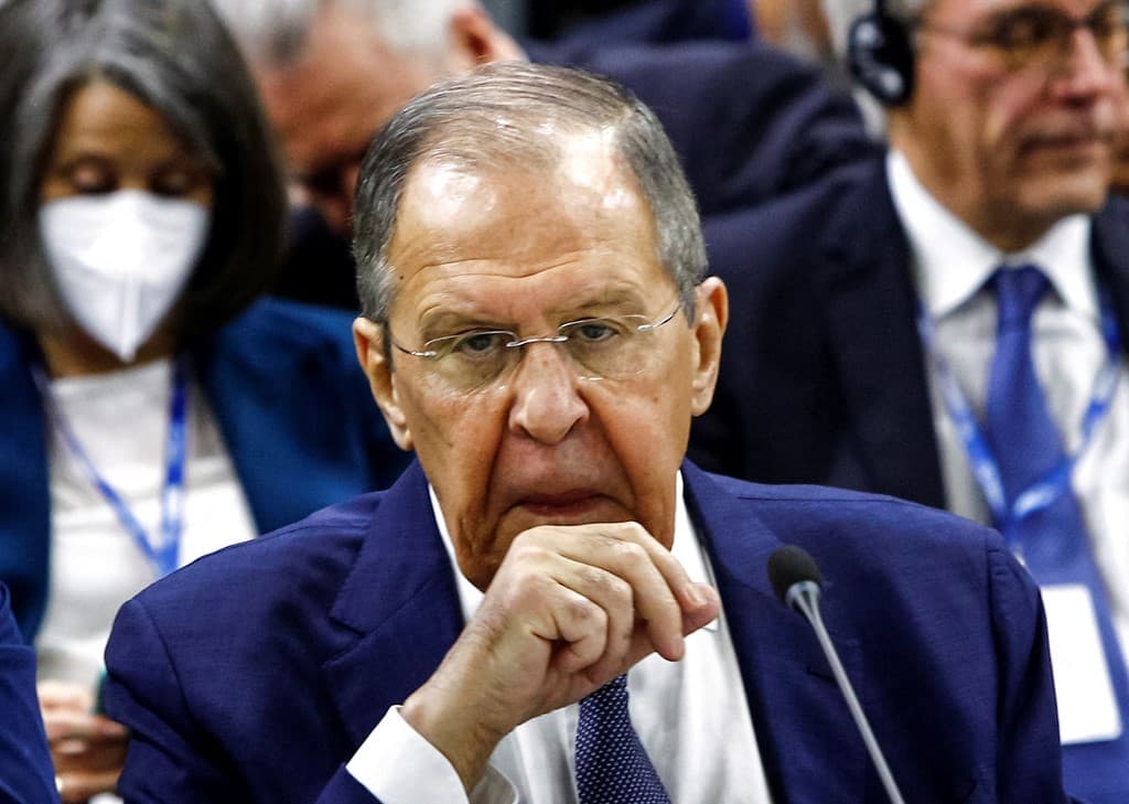 Lavrov: Perëndimi po bën luftë hibride ndaj Rusisë