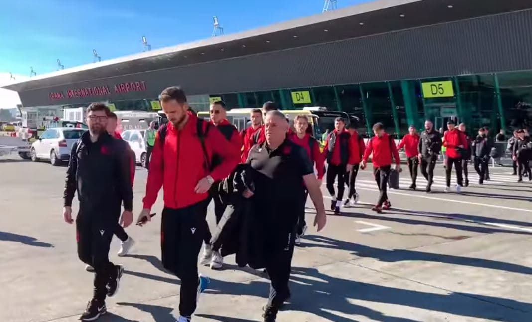 Kombëtarja shqiptare mbërrin në Moldavi, gati për nesër (VIDEO)