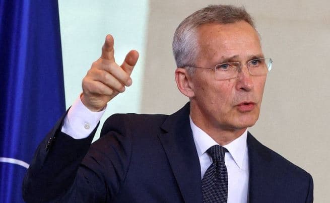 Stoltenberg: NATO nuk ka plane të dërgojë trupa në Ukrainë