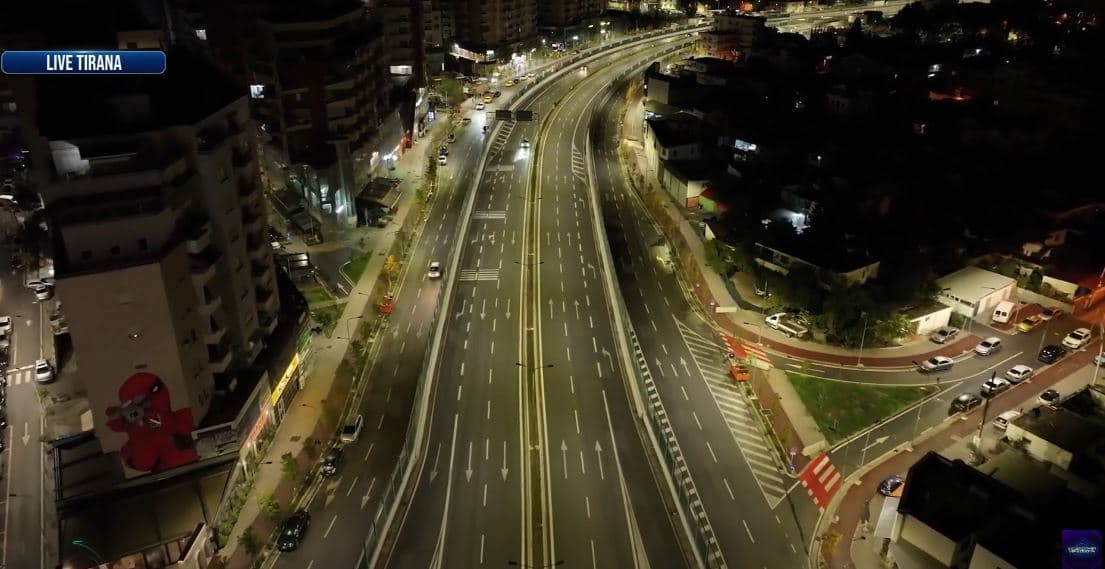 Gjatë spektaklit 'Prime', rrugët e Tiranës boshatisen, të gjithë sytë tek Big Brother VIP Kosova 2 (VIDEO)