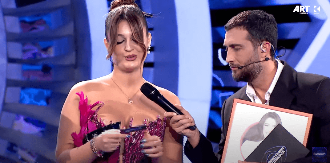 Vesa arrin në studio, a e kishte biletën e kthimit? (VIDEO)
