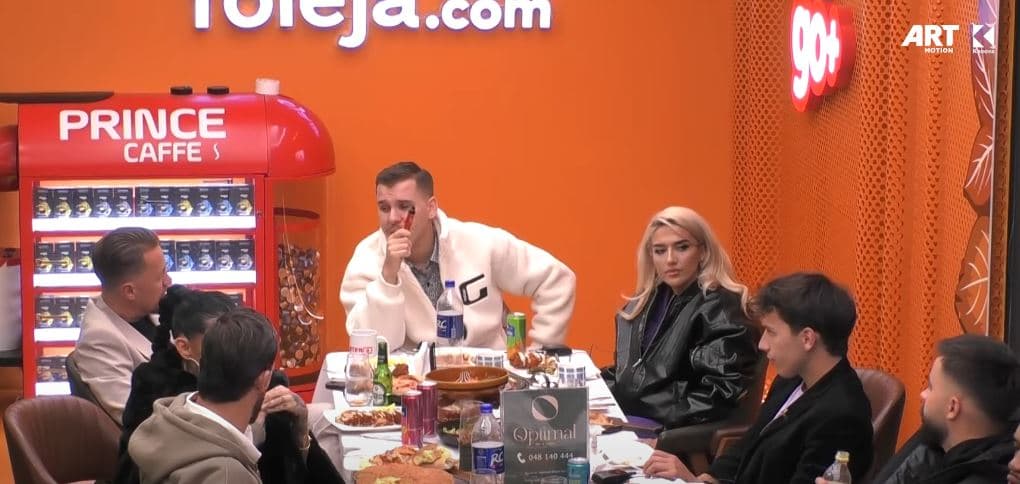 Adri ia thotë me të madhe këngës "Ku i kam shokët e mi" (VIDEO)