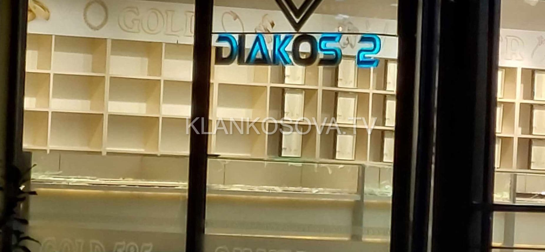 Pamje të argjendarisë në Suharekë, pas plaçkitjes (FOTO/VIDEO)