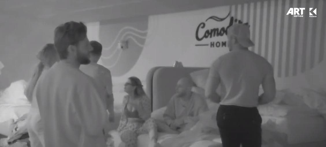 Bie gongu për të gjithë banorët, krijohet situatë e papërsëritshme (VIDEO)