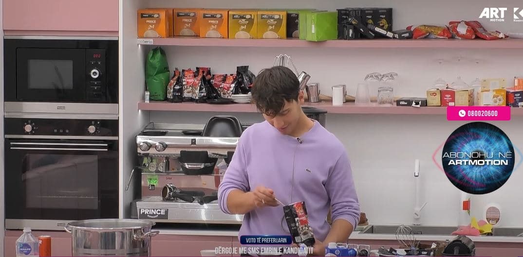 Blerando e nis ditën me plot stil, pinë kafe të Prince Caffe (VIDEO)