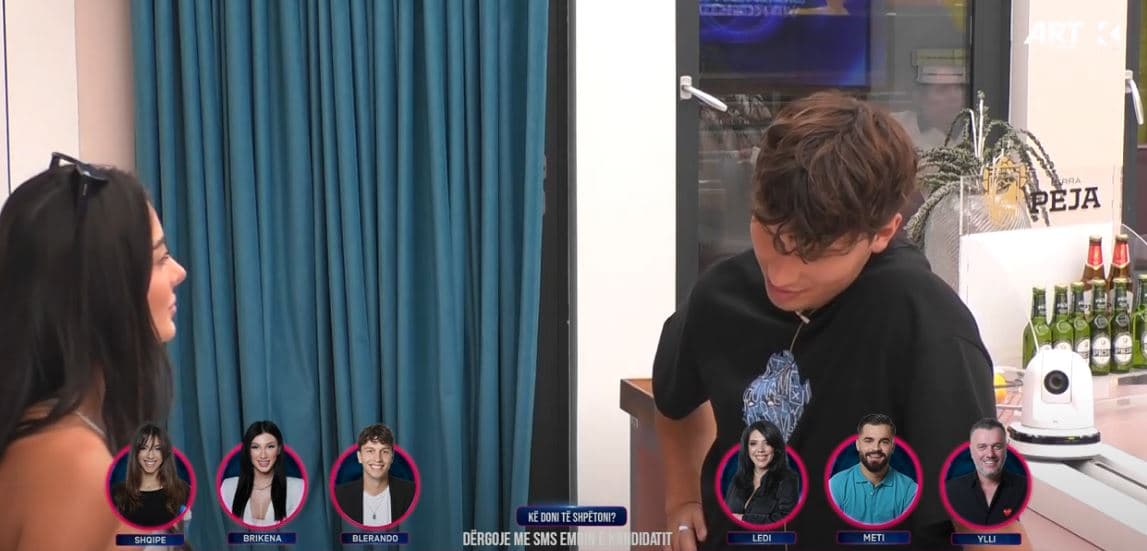 Blerando i bën pyetje interesante Albës: Ku e sheh veten pas 10-vjetëve? (VIDEO)