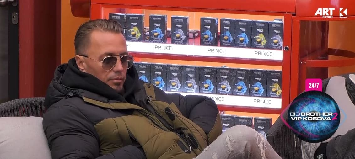 Blero, Ylli dhe Azemi diskutojnë për sjelljen e vajzave të shtëpisë ndaj banores së re (VIDEO)