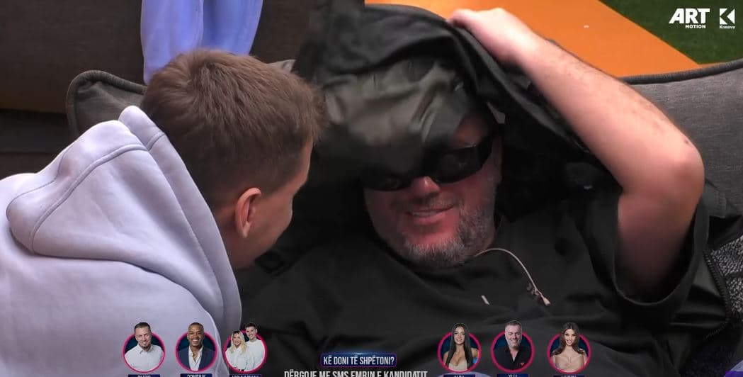 "Ik shko këndo më larg", Buci i emocionuar pasi Adri zgjodhi të këndojë një këngë për nënën (VIDEO)