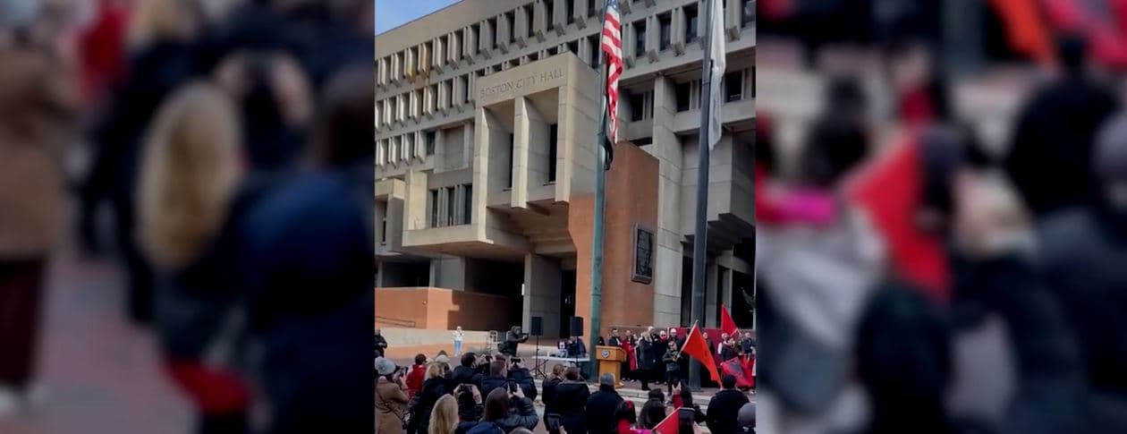 Shqiptarët në Boston vishen kuq e zi, me këngë e valle festojnë Ditën e Flamurit