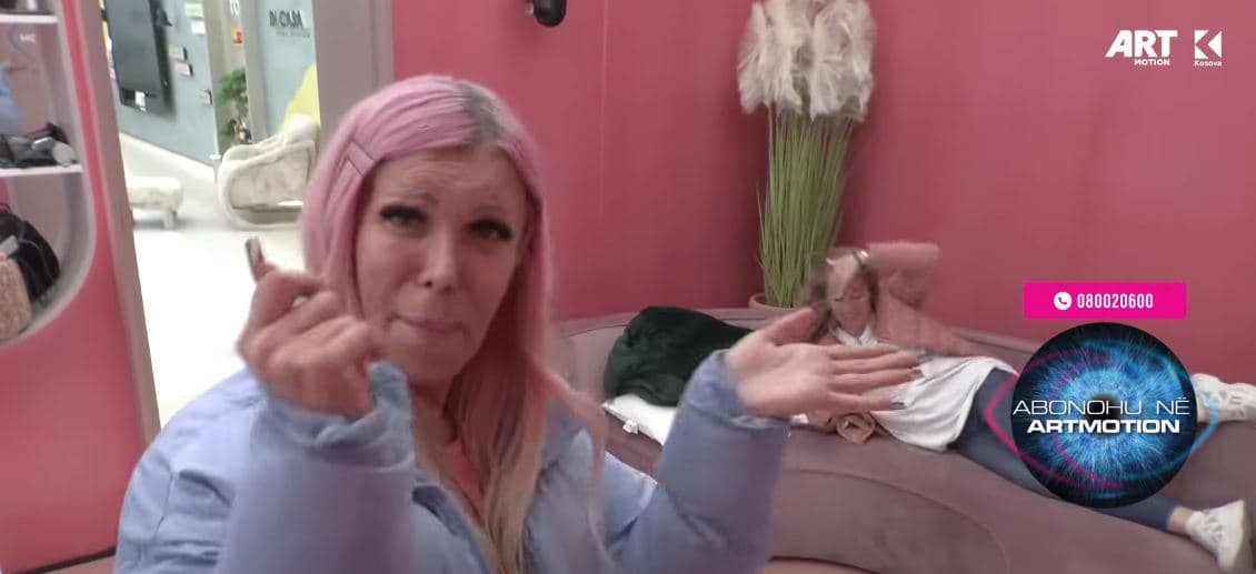 Edona tenton t’i thotë diçka "Vëllait të Madh" përmes mimikave (VIDEO)