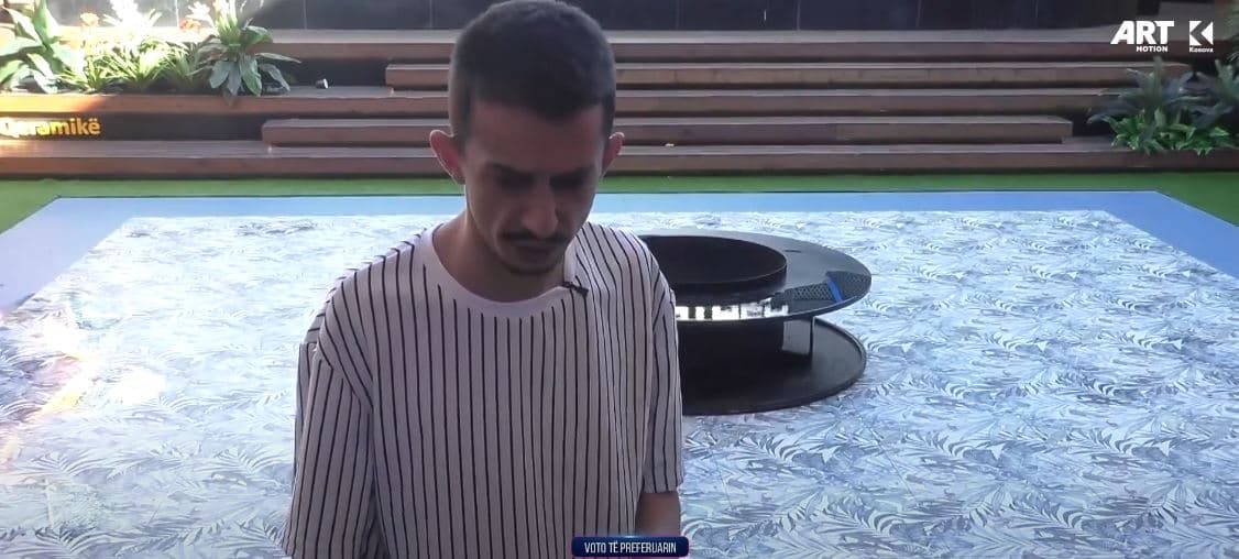 Banorët flasin për vetura, Gania thotë se “G-Class është mbreti” (VIDEO)