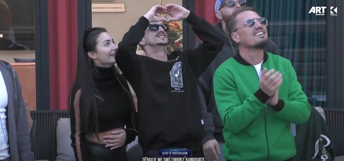 Kujt po ia bën me 'zemër' Gania? (VIDEO)