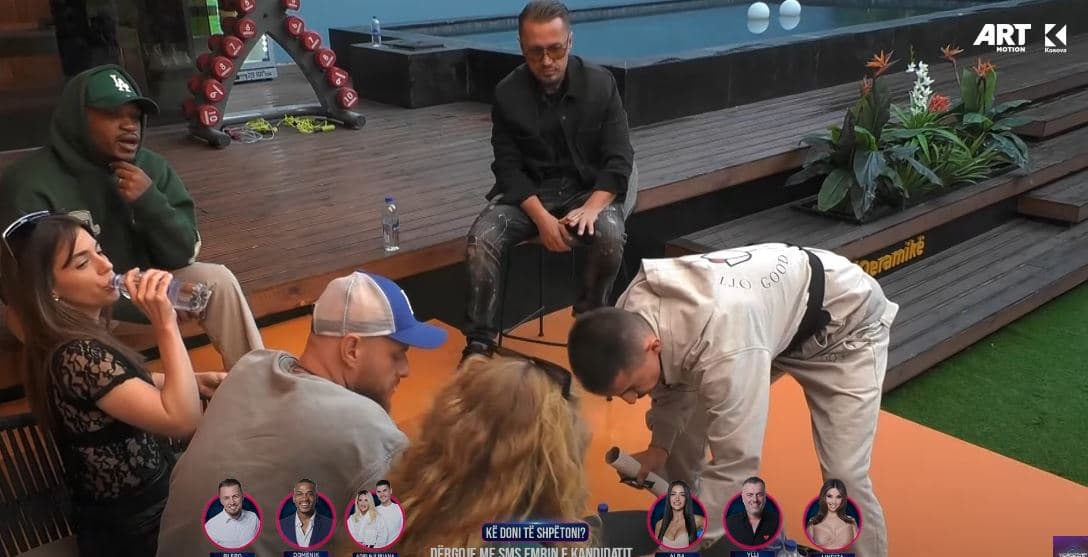 Gania respekton urdhrat e kapitenit, i bën "pasqyrë" tavolinat (VIDEO)