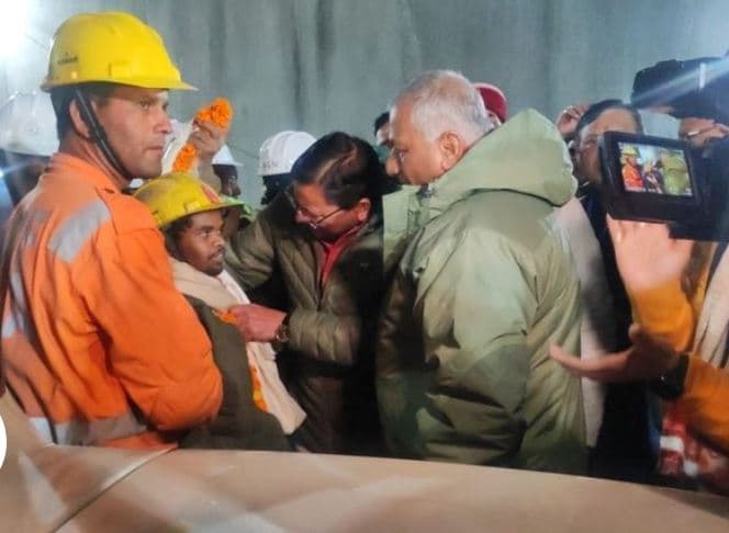 Shembja e tunelit të Indisë: Të gjithë punëtorët u shpëtuan pasi grupi u bllokua për më shumë se dy javë