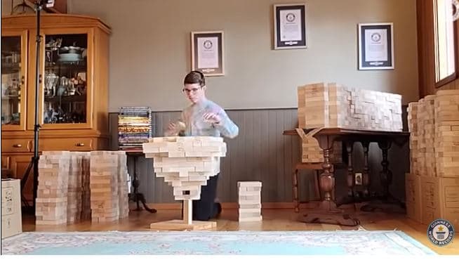 15-vjeçari thyen rekordet e tij të lojës Jenga, frymëzon filmin Hallmark (VIDEO)