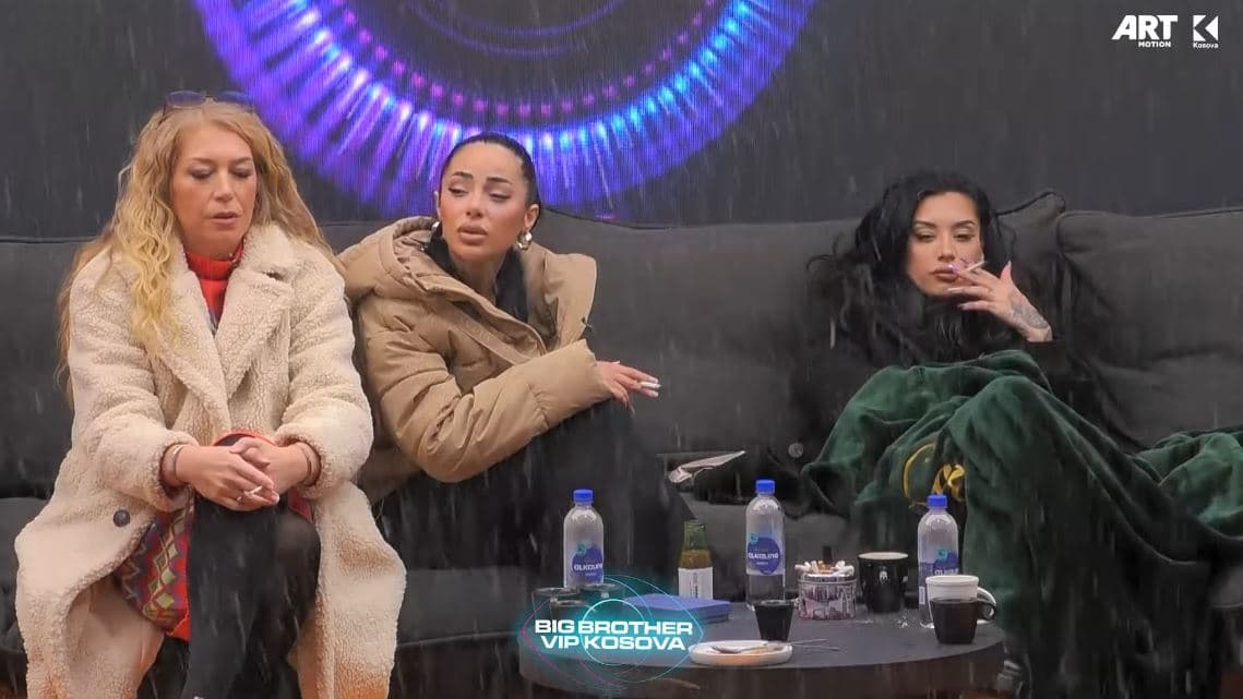 Kaderi kërkon çekiç për çarjen e drunjëve (VIDEO)