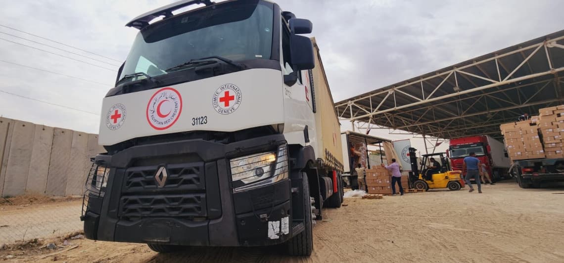 Karvani i Kryqit të Kuq sulmohet gjatë dërgimit të furnizimeve mjekësore në Gaza