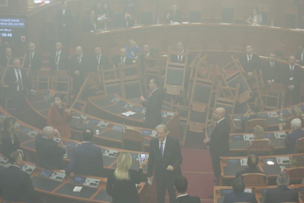 Ambasada britanike në Shqipëri: Zhvillimet në Kuvend, pozita dhe opozita të punojnë së bashku