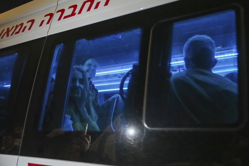 21-vjeçarja fotografohet duke buzëqeshur teksa del nga Gaza pas 55 ditësh