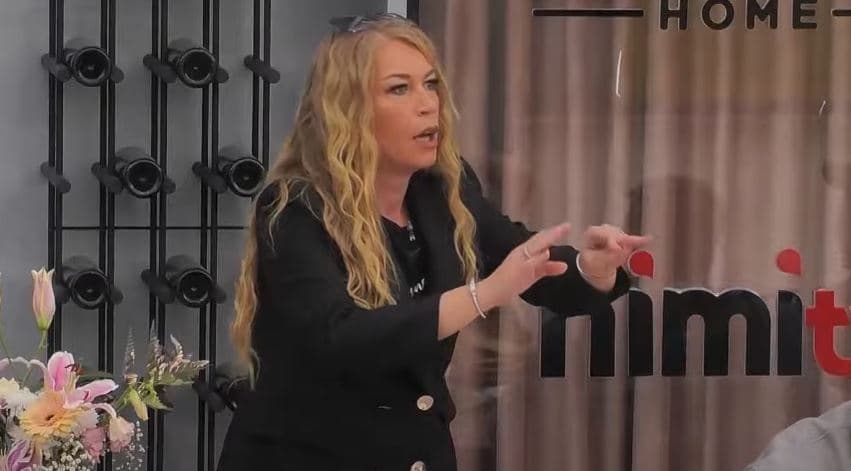 "Nuk po keni për çka m'u kapë", përplasje e ashpër e Monikës me Shqipen dhe Santianën (VIDEO)