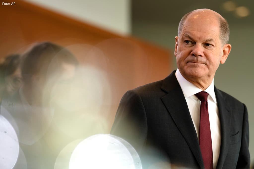 Scholz i kërkon Putinit të ndalë sulmin në Ukrainë