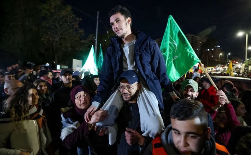30 palestinezë janë liruar në këmbim të 10 pengjeve të Gazës, thotë Katari