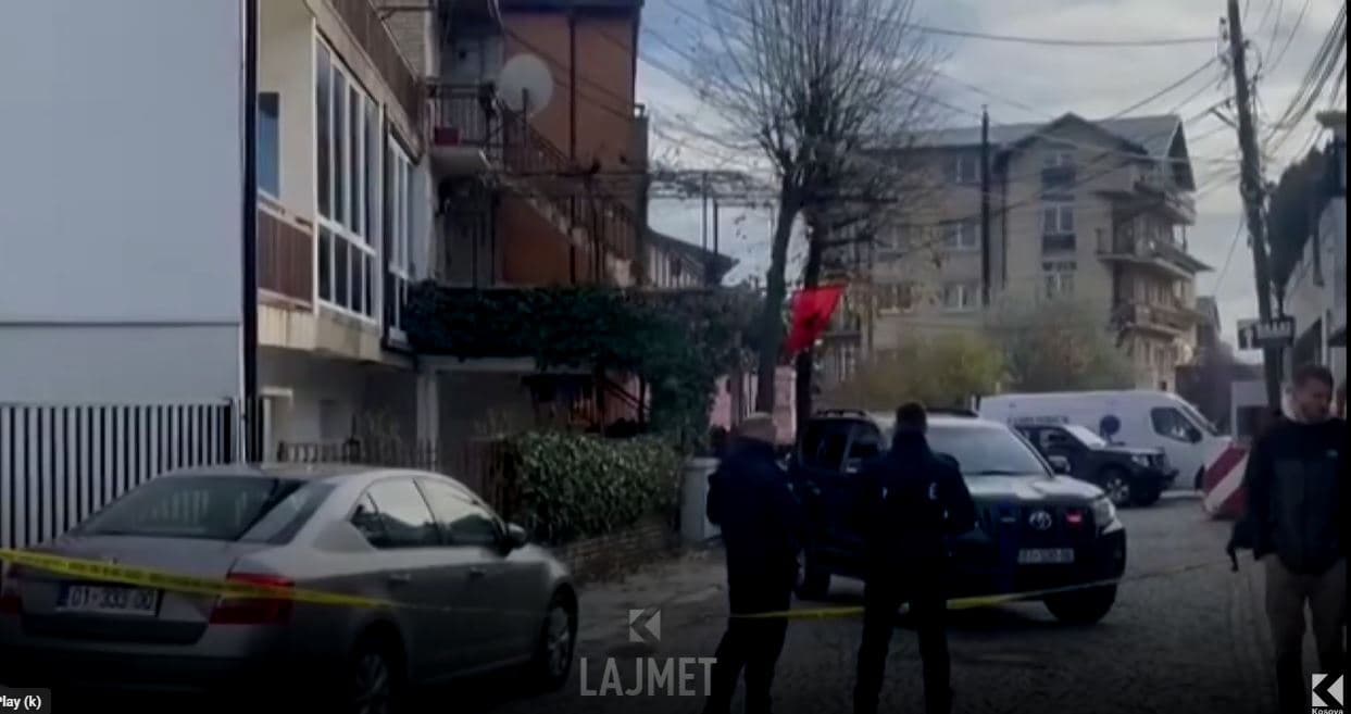 Vrasja e grabitësit të argjendarisë, drejtori i Policisë së Kosovës shkon në vendin e ngjarjes (VIDEO)