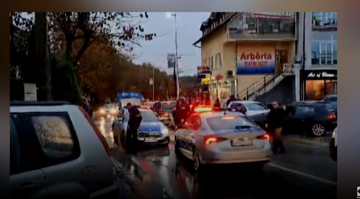 Grabitja në Suharekë, policia: Të dyshuarit vendosën pengesa në rrugë duke ikur