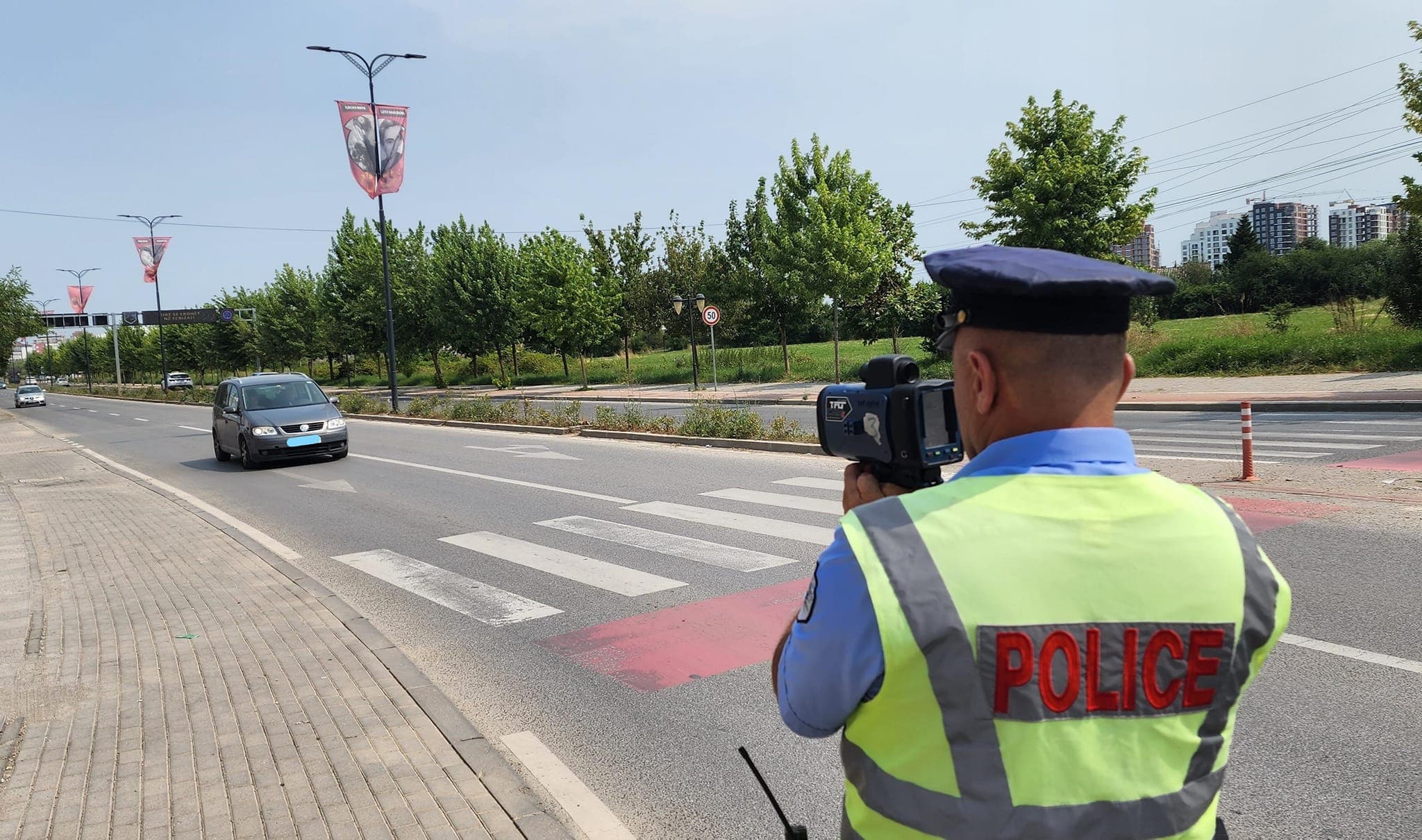 Dyfish më shpejtë se shpejtësia e lejuar – gjobë e ndalim i vozitjes për 3 muaj shoferit në Gjilan