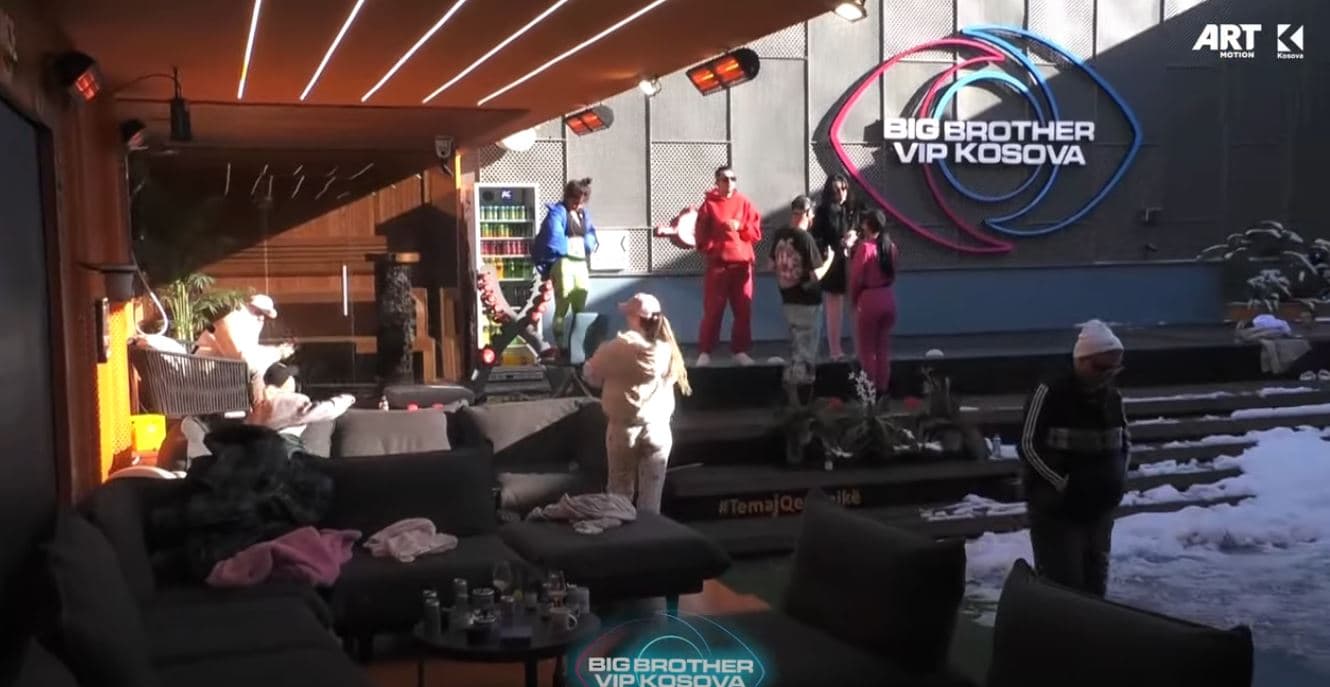 "Bigu jemi ne" - Banorët kërcejnë me këngën që bëri 'boom' në BBVK (VIDEO)