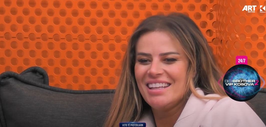 Santiana e dashuruar pas "çajit të rusit": Krejt të zi e pi (VIDEO)