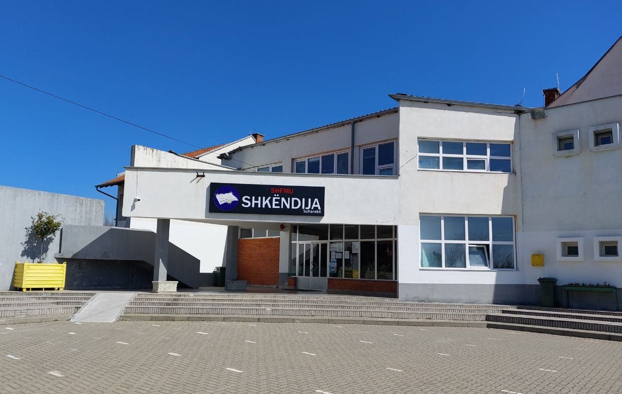 Arrestohen dy të mitur pasi e vodhën një televizor në shkollën "Shkëndija"