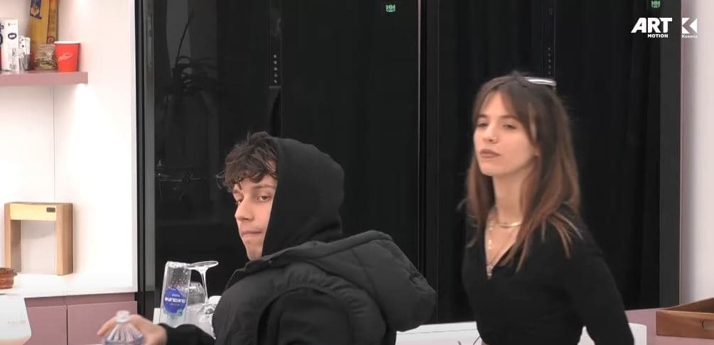 Ndodh edhe takimi “sy me sy” i Shqipes me Blerandon, por në momentet jo të duhura ndërhyn Vesa (VIDEO)