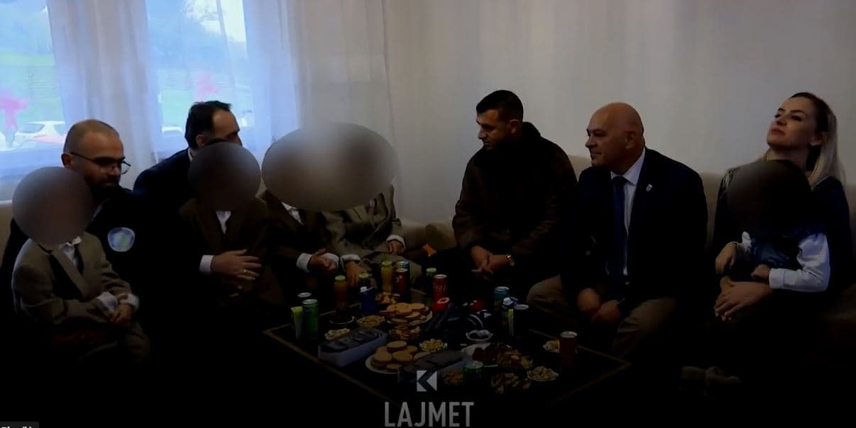 Solidariteti ndërfetar: Gjini e Hoxha e bëjnë Nrecën me shtëpi (VIDEO)
