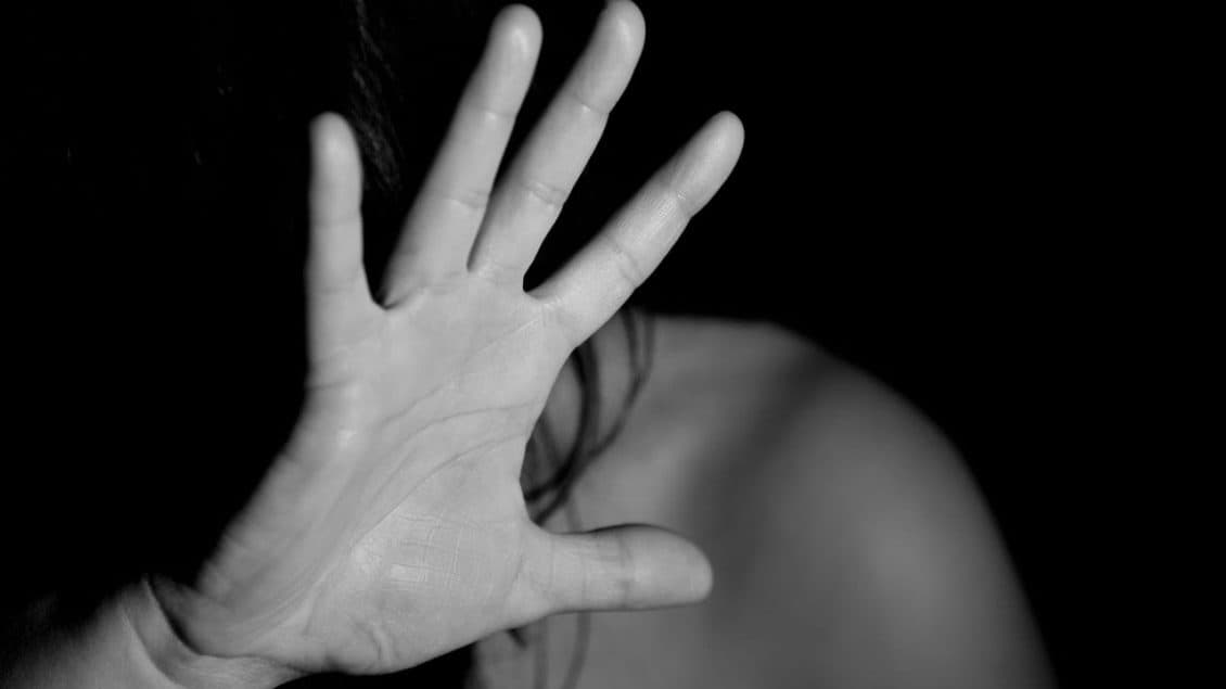 Një e mitur në Ferizaj thotë se u sulmua seksualisht nga babai i saj