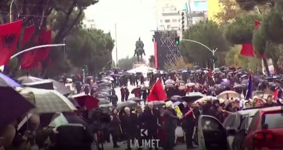 Festa e Flamurit, Shqiptaria mblidhet në Tiranë (VIDEO)