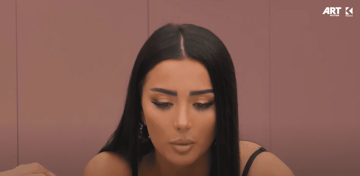Alba tregon versionin e saj, çka biseduan pa mikrofona në banjo me Blerandon (VIDEO)