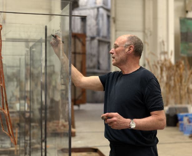 Vidhen pjesë të skulpturës të Anselm Kiefer në Francë